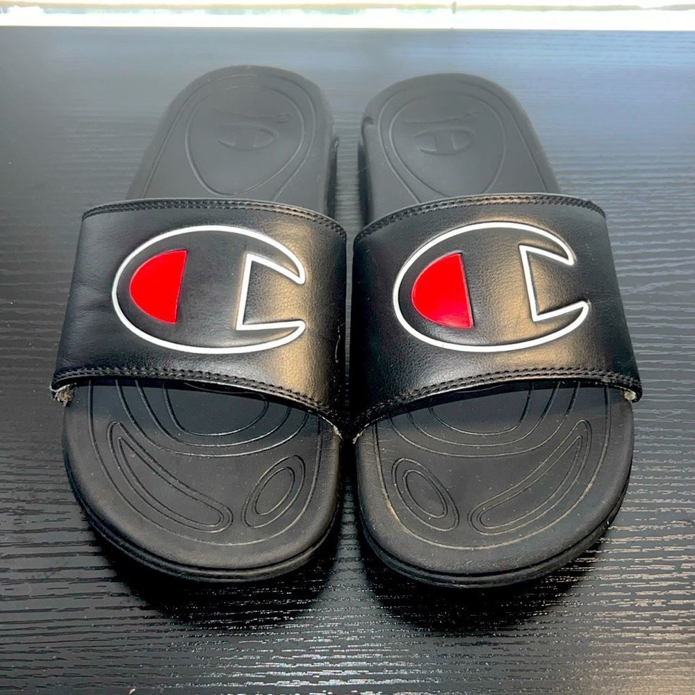 Champion boys flip flops size 4Y.